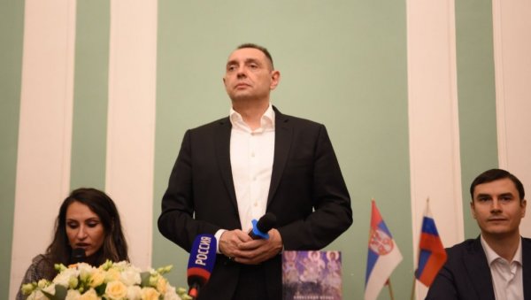 ПРОМОЦИЈА РОМАНА ОПАДАЊЕ АЛЕКСАНДРА ВУЛИНА У МОСКВИ: Ако велики од Срба могу нешто да науче, онда је то да су увек на правој страни света ПРОМОЦИЈА РОМАНА ОПАДАЊЕ АЛЕКСАНДРА ВУЛИНА У МОСКВИ: Ако велики од Срба могу нешто да науче, онда је то да су увек на правој страни света