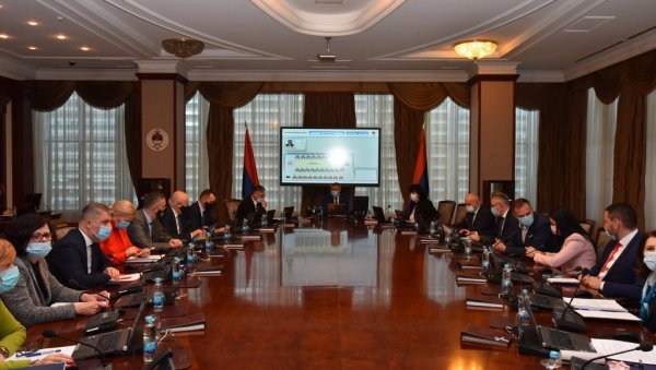 СРПСКА УВОДИ НАКНАДУ И ЗА ПРВОРОЂЕНЧАД: Из буџета РС издваја се додатних 25,6 милиона марака за дечју заштиту СРПСКА УВОДИ НАКНАДУ И ЗА ПРВОРОЂЕНЧАД: Из буџета РС издваја се додатних 25,6 милиона марака за дечју заштиту
