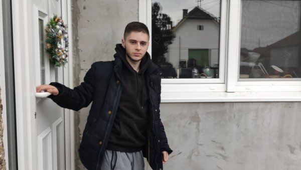 ПРЕТИО ЈЕ ДА ЋЕ МИ ПОБИТИ ПОРОДИЦУ: Исповест Вељка Жегарца (19), претукли га пијани отац и син - шутирали га у главу и давили! ПРЕТИО ЈЕ ДА ЋЕ МИ ПОБИТИ ПОРОДИЦУ: Исповест Вељка Жегарца (19), претукли га пијани отац и син - шутирали га у главу и давили!
