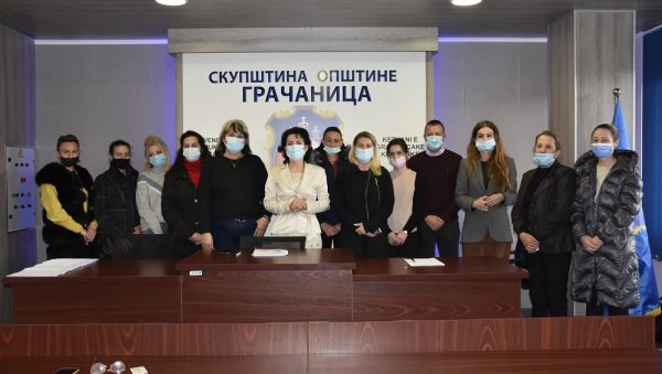 ПОДРШКА И ОСНАЖИВАЊЕ ЖЕНА У ПОЉОПРИВРЕДИ: Општина Грачаница доделила грантове предузетницама (ФОТО) ПОДРШКА И ОСНАЖИВАЊЕ ЖЕНА У ПОЉОПРИВРЕДИ: Општина Грачаница доделила грантове предузетницама (ФОТО)