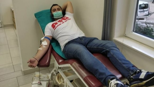 ХЕРЦЕГОВАЧКЕ ДЕЛИЈЕ У ХУМАНОЈ МИСИЈИ: Навијачи Звезде одазавли се акцији даривања крви ХЕРЦЕГОВАЧКЕ ДЕЛИЈЕ У ХУМАНОЈ МИСИЈИ: Навијачи Звезде одазавли се акцији даривања крви