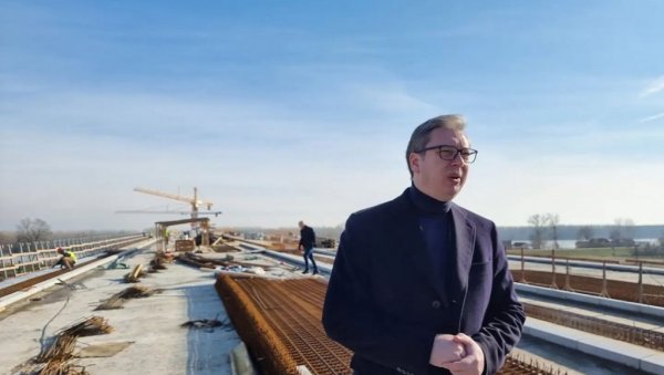 ВУЧИЋ ПОРУЧИО МЕШТАНИМА ГОРЊИХ НЕДЕЉИЦА: Понео сам врећу за спавање, бићу вам на располагању колико год треба ВУЧИЋ ПОРУЧИО МЕШТАНИМА ГОРЊИХ НЕДЕЉИЦА: Понео сам врећу за спавање, бићу вам на располагању колико год треба