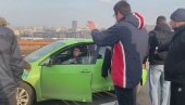 NAPADNUT ČOVEK NA GAZELI: Lažni ekolozi ga psovali i udarali mu automobil NAPADNUT ČOVEK NA GAZELI: Lažni ekolozi ga psovali i udarali mu automobil