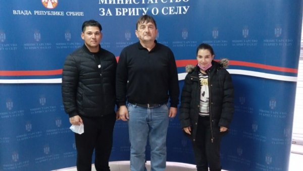 ДА МЛАДИ ДОБИЈУ КРОВ НАД ГЛАВОМ: За 1,5 милион купљене још две празне сеоске куће у Житишту ДА МЛАДИ ДОБИЈУ КРОВ НАД ГЛАВОМ: За 1,5 милион купљене још две празне сеоске куће у Житишту