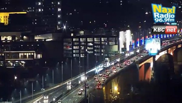 НОРМАЛИЗОВАН САОБРАЋАЈ У БЕОГРАДУ: Нема гужви после тоталног застоја (ФОТО) НОРМАЛИЗОВАН САОБРАЋАЈ У БЕОГРАДУ: Нема гужви после тоталног застоја (ФОТО)
