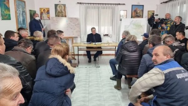ПРЕДСЕДНИК У ГОРЊИМ НЕДЕЉИЦАМА: Интересује ме ваша и судбина Србије ПРЕДСЕДНИК У ГОРЊИМ НЕДЕЉИЦАМА: Интересује ме ваша и судбина Србије