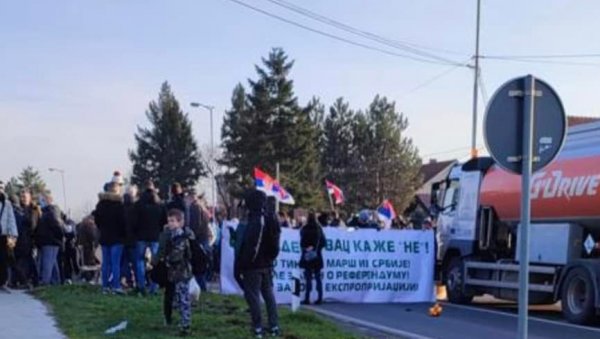 БЛОКИРАЛИ И ВАТРОГАСЦЕ: Горан Весић о лажним еколошким протестима у Младеновцу БЛОКИРАЛИ И ВАТРОГАСЦЕ: Горан Весић о лажним еколошким протестима у Младеновцу
