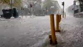 POTOP U SPLITU: Voda juri ulicama, putevi širom Dalmacije zatvoreni (VIDEO) POTOP U SPLITU: Voda juri ulicama, putevi širom Dalmacije zatvoreni (VIDEO)