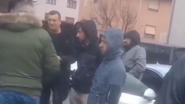 РАЗБИЈЕН НЕЛЕГАЛНИ ШТАБ ДПС: Мојковчани најурили Миловце, интервенисала и полиција РАЗБИЈЕН НЕЛЕГАЛНИ ШТАБ ДПС: Мојковчани најурили Миловце, интервенисала и полиција