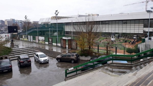 ТЕШКО СТАЊЕ НОВОСАЂАНИНА ПОВРЕЂЕНОГ НОЖЕМ: У синоћној масовној тучи повређен још један мушкарац ТЕШКО СТАЊЕ НОВОСАЂАНИНА ПОВРЕЂЕНОГ НОЖЕМ: У синоћној масовној тучи повређен још један мушкарац