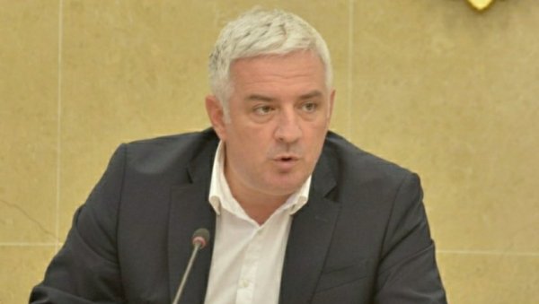 ЧЕЛНИК АНБ ДА БУДЕ БЕЗ МРЉЕ: Посланик НСД Јован Вучуровић на Седници Одбора за безбедност Скупштине Црне Горе ЧЕЛНИК АНБ ДА БУДЕ БЕЗ МРЉЕ: Посланик НСД Јован Вучуровић на Седници Одбора за безбедност Скупштине Црне Горе