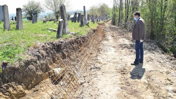 ТРАЖИ СЕ ИДЕЈА ЗА ЦЕНТРАЛНО ГРОБЉЕ: Слободан Адамовић најавио да ће општина Барајево добити ново коначиште ТРАЖИ СЕ ИДЕЈА ЗА ЦЕНТРАЛНО ГРОБЉЕ: Слободан Адамовић најавио да ће општина Барајево добити ново коначиште
