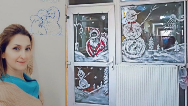 БОЈАМА МАМИ ОСМЕХЕ: Сестра из врањске ковид-болнице лечи и уметношћу улепшава болничке дане БОЈАМА МАМИ ОСМЕХЕ: Сестра из врањске ковид-болнице лечи и уметношћу улепшава болничке дане