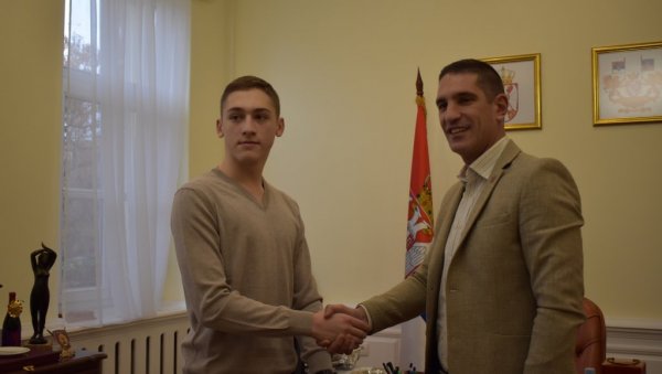 ЗА НАУЧНЕ РАДОВЕ НАГРАДИЛА ГА И САНУ, Гимназијалац Андреј Поповић понос Кикинде ЗА НАУЧНЕ РАДОВЕ НАГРАДИЛА ГА И САНУ, Гимназијалац Андреј Поповић понос Кикинде