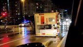 PREVRNULA SE HITNA POMOĆ: Saobraćajna nesreća u Podgorici, jedna osoba povređena PREVRNULA SE HITNA POMOĆ: Saobraćajna nesreća u Podgorici, jedna osoba povređena