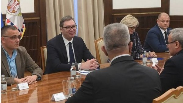 СУСРЕТ НА АНДРИЋЕВОМ ВЕНЦУ: Председник са амбасадором Ирана о унапређењу односа и развоју сарадње (ФОТО) СУСРЕТ НА АНДРИЋЕВОМ ВЕНЦУ: Председник са амбасадором Ирана о унапређењу односа и развоју сарадње (ФОТО)