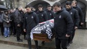 ДА ВОЛИМ ЦРНО-БЕЛЕ И ШАЛ ОКО КРСТА: Моца на последњи пут отишао уз свој Партизан ДА ВОЛИМ ЦРНО-БЕЛЕ И ШАЛ ОКО КРСТА: Моца на последњи пут отишао уз свој Партизан
