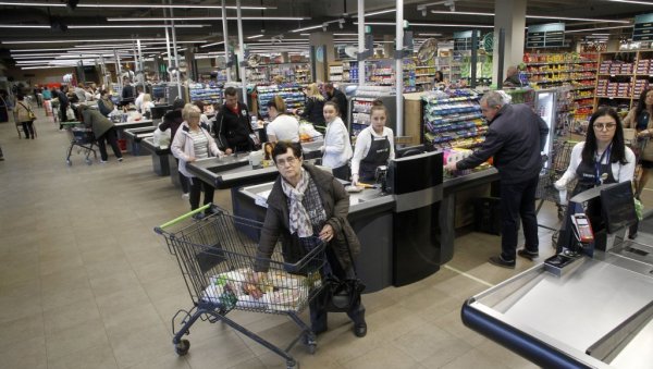 ЖИВОТ УЗ ПАПРЕНЕ ПОЗАЈМИЦЕ: Грађани све чешће улазе у неповољне финансијске аранжмане да попуне кућне буџете ЖИВОТ УЗ ПАПРЕНЕ ПОЗАЈМИЦЕ: Грађани све чешће улазе у неповољне финансијске аранжмане да попуне кућне буџете