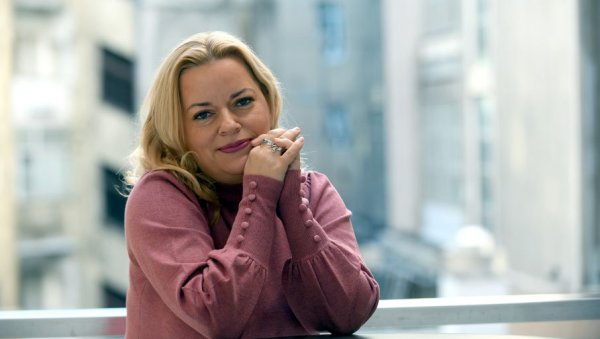 УСАМЉЕНОСТ ЈЕ БОЛЕСТ НАШЕГ ВРЕМЕНА: Редитељка Оливера Ђорђевић уочи премијере комада Феликс и Дорис у Мадленијануму УСАМЉЕНОСТ ЈЕ БОЛЕСТ НАШЕГ ВРЕМЕНА: Редитељка Оливера Ђорђевић уочи премијере комада Феликс и Дорис у Мадленијануму