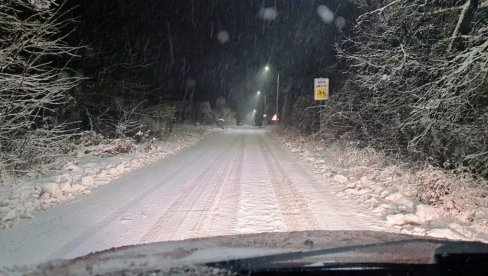NAJNOVIJE UPOZORENJE ZA VOZAČE: Na ovim putevima ima snega do 10 cm NAJNOVIJE UPOZORENJE ZA VOZAČE: Na ovim putevima ima snega do 10 cm