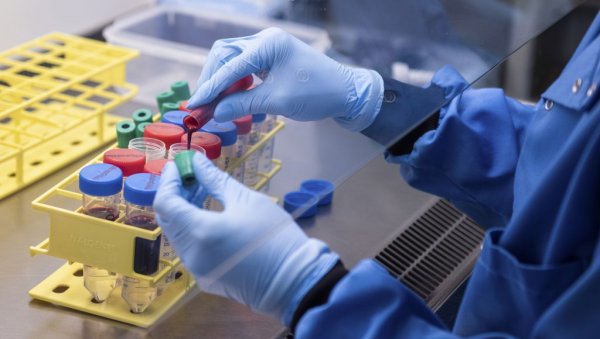 ПОТВРДИЛИ И БРИТАНСКИ НАУЧНИЦИ: Мешање вакцина против короне безедно и ефикасно ПОТВРДИЛИ И БРИТАНСКИ НАУЧНИЦИ: Мешање вакцина против короне безедно и ефикасно