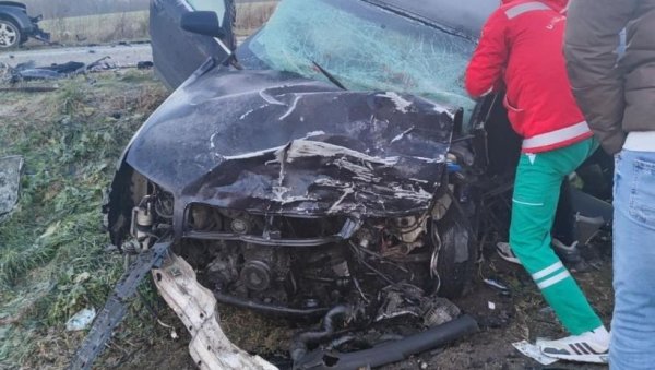 ПРВЕ ФОТОГРАФИЈЕ ЈЕЗИВЕ НЕСРЕЋЕ: Страшан судар код Инђије, сумња се да има погинулих ПРВЕ ФОТОГРАФИЈЕ ЈЕЗИВЕ НЕСРЕЋЕ: Страшан судар код Инђије, сумња се да има погинулих