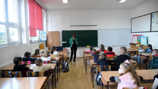 ОНЛАЈН У ТРИ ГИМНАЗИЈЕ: Доводи се у питање завршетак школске гдоине? ОНЛАЈН У ТРИ ГИМНАЗИЈЕ: Доводи се у питање завршетак школске гдоине?