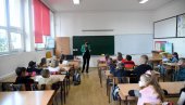 ONLAJN U TRI GIMNAZIJE: Dovodi se u pitanje završetak školske gdoine? ONLAJN U TRI GIMNAZIJE: Dovodi se u pitanje završetak školske gdoine?