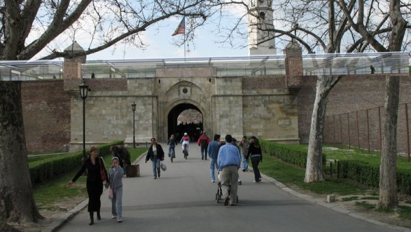 КАЛЕМЕГДАН ДОБИЈА КАМЕРЕ И ИНТЕРНЕТ: Потписан уговор за постављање додатног видео-надзора и бежичне мреже КАЛЕМЕГДАН ДОБИЈА КАМЕРЕ И ИНТЕРНЕТ: Потписан уговор за постављање додатног видео-надзора и бежичне мреже
