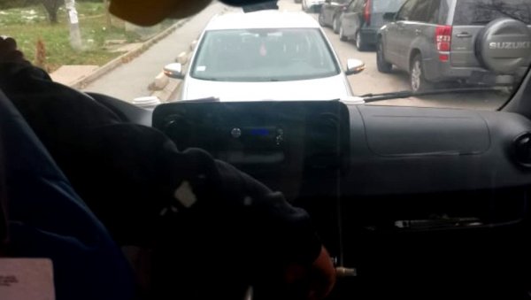 КОЛАПС У ВОЈВОДЕ ВЛАХОВИЋА ЗБОГ ТУЂЕ БАХАТОСТИ: Оставила кола паркирана насред улице, пола насеља морало да чека расплет драме КОЛАПС У ВОЈВОДЕ ВЛАХОВИЋА ЗБОГ ТУЂЕ БАХАТОСТИ: Оставила кола паркирана насред улице, пола насеља морало да чека расплет драме