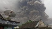 ХАОС У ИНДОНЕЗИЈИ: Број погинулих од ерупције вулкана се попео на 39 (ФОТО) ХАОС У ИНДОНЕЗИЈИ: Број погинулих од ерупције вулкана се попео на 39 (ФОТО)