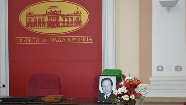 КОМЕМОРАЦИЈА ЖИВОРАДУ ЈОВАНОВИЋУ: Пријатељи и руководство Крушевца опростили се од бившег председника Скупштине општине КОМЕМОРАЦИЈА ЖИВОРАДУ ЈОВАНОВИЋУ: Пријатељи и руководство Крушевца опростили се од бившег председника Скупштине општине