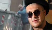 СНИМЉЕН ПОСЛЕ РАЗВОДА: Сале Тропико копао по контејнеру након изласка из Јованиног и његовог стана СНИМЉЕН ПОСЛЕ РАЗВОДА: Сале Тропико копао по контејнеру након изласка из Јованиног и његовог стана