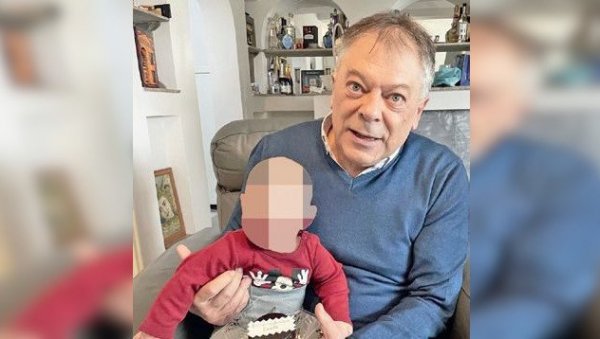 ДЕКИНЕ ЖЕЉЕ: Новица Тончев прве рођенданске честитке добио од најмлађег члана породице ДЕКИНЕ ЖЕЉЕ: Новица Тончев прве рођенданске честитке добио од најмлађег члана породице
