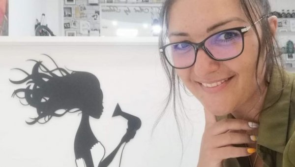 ФРИЗЕРКА ИЗ ВРАЊА ОДУШЕВИЛА ИНТЕРНЕТ ЗАЈЕДНИЦУ: Поклон мамама које имају троје или више деце ФРИЗЕРКА ИЗ ВРАЊА ОДУШЕВИЛА ИНТЕРНЕТ ЗАЈЕДНИЦУ: Поклон мамама које имају троје или више деце