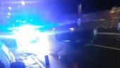 SAOBRAĆAJNA NEZGODA U ZEMUNU: Auto se prevrnuo na krov, a iza njega kolona autobusa SAOBRAĆAJNA NEZGODA U ZEMUNU: Auto se prevrnuo na krov, a iza njega kolona autobusa