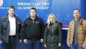 POTPISANI UGOVORI: Za šest paraćinskih porodica dosad kupljene kuće državnim sredstvima POTPISANI UGOVORI: Za šest paraćinskih porodica dosad kupljene kuće državnim sredstvima