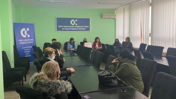 ВИШЕ ОД 1.000 ЖЕНА ЗАТРАЖИЛО ПОМОЋ: СОС телефон у Крушевцу активан радним данима (ФОТО) ВИШЕ ОД 1.000 ЖЕНА ЗАТРАЖИЛО ПОМОЋ: СОС телефон у Крушевцу активан радним данима (ФОТО)