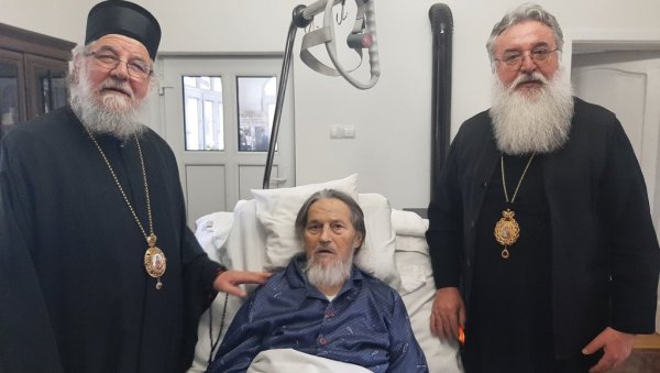 ВЛАДИКА ЛАВРЕНТИЈЕ НА КУЋНОМ ОПОРАВКУ: Посетили га епископи Василије и Лонгин, поштовање за најстаријег српског архијереја ВЛАДИКА ЛАВРЕНТИЈЕ НА КУЋНОМ ОПОРАВКУ: Посетили га епископи Василије и Лонгин, поштовање за најстаријег српског архијереја