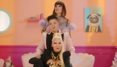 ČEKAMO VAS! Jelena, Marija i Sara snimile hit video pred doček 2022. (VIDEO) ČEKAMO VAS! Jelena, Marija i Sara snimile hit video pred doček 2022. (VIDEO)