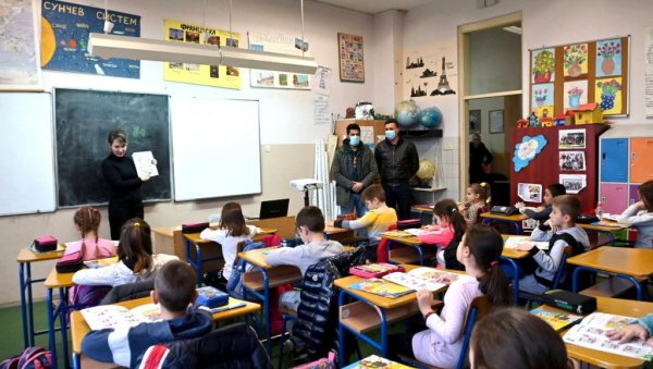 ПИЛОТ ПРОЈЕКАТ СПРОВЕДЕН У ДОБАНОВЦИМА: Имплементација Међународне школе за пешаке ПИЛОТ ПРОЈЕКАТ СПРОВЕДЕН У ДОБАНОВЦИМА: Имплементација Међународне школе за пешаке