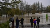 ЗАСТРАШУЈУЋИ ПРИЗОРИ ИЗ ШПАНИЈЕ: Излиле се реке и потопиле куће и аутомобиле (ФОТО) ЗАСТРАШУЈУЋИ ПРИЗОРИ ИЗ ШПАНИЈЕ: Излиле се реке и потопиле куће и аутомобиле (ФОТО)