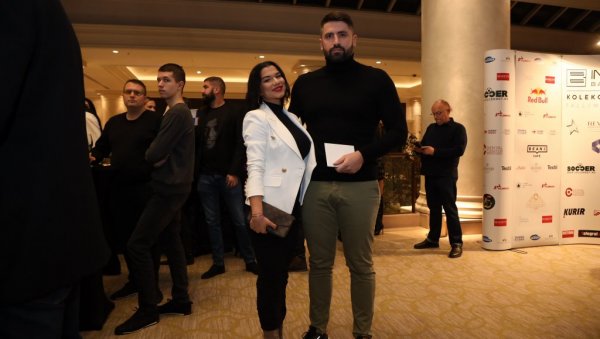 ВЕЗА САД И ЗВАНИЧНА: Никола Рађен први пут у јавности са девојком Милицом Ристић ВЕЗА САД И ЗВАНИЧНА: Никола Рађен први пут у јавности са девојком Милицом Ристић