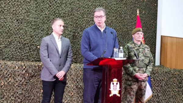 ВУЧИЋ У КАСАРНИ МИЈА СТАНИМИРОВИЋ: Очекујемо значајне набавке у оквиру ловачко-бомбардерске авијације (ФОТО) ВУЧИЋ У КАСАРНИ МИЈА СТАНИМИРОВИЋ: Очекујемо значајне набавке у оквиру ловачко-бомбардерске авијације (ФОТО)