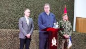 ВУЧИЋ У КАСАРНИ МИЈА СТАНИМИРОВИЋ: Очекујемо значајне набавке у оквиру ловачко-бомбардерске авијације (ФОТО) ВУЧИЋ У КАСАРНИ МИЈА СТАНИМИРОВИЋ: Очекујемо значајне набавке у оквиру ловачко-бомбардерске авијације (ФОТО)
