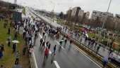 ЗАВРШЕНЕ БЛОКАДЕ: Много мањи број окупљених него прошле суботе, Ћутини еколози покушали да линчују човека код Сава центра ЗАВРШЕНЕ БЛОКАДЕ: Много мањи број окупљених него прошле суботе, Ћутини еколози покушали да линчују човека код Сава центра