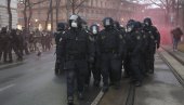ПРОТЕСТ У БЕЧУ: Антиваксери на улицама, полиција привела више људи (ФОТО) ПРОТЕСТ У БЕЧУ: Антиваксери на улицама, полиција привела више људи (ФОТО)