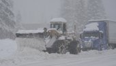 НАЈМАЊЕ ЈЕДНА ЖРТВА ВРЕМЕНСКИХ НЕПОГОДА: У САД-у покренута клизишта, кренуле поплаве и проглашена опасност од лавина на планинама