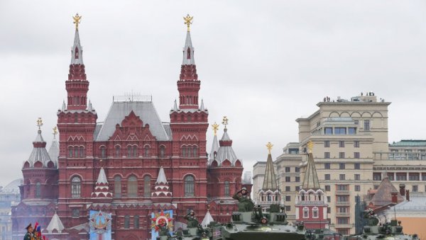 ЗАШТО ЗАПАД ПУТИНУ ПОДМЕЋЕ ОБНОВУ СССР: Пропагандна кампања против Русије и њеног председника добила још једну лажну димензију ЗАШТО ЗАПАД ПУТИНУ ПОДМЕЋЕ ОБНОВУ СССР: Пропагандна кампања против Русије и њеног председника добила још једну лажну димензију