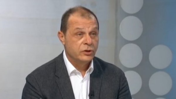 ОРТОПЕД ИМА САВЕТЕ ЗА НАРЕДНЕ ДАНЕ: Сачувајте се од повреда на поледици, упозорио и на црни лед ОРТОПЕД ИМА САВЕТЕ ЗА НАРЕДНЕ ДАНЕ: Сачувајте се од повреда на поледици, упозорио и на црни лед